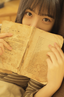 《瞒着丈夫说在公司加班》